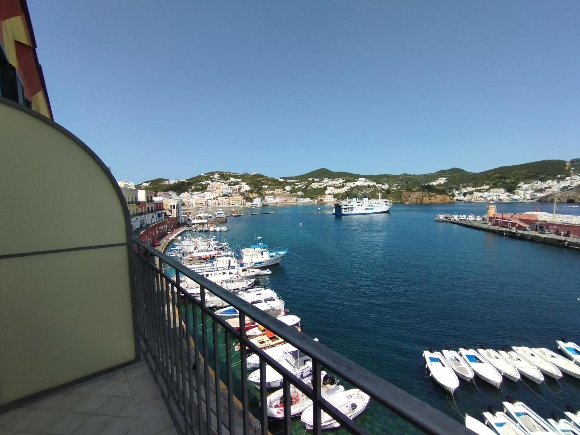 Locanda Mari Ponza Bagian luar foto