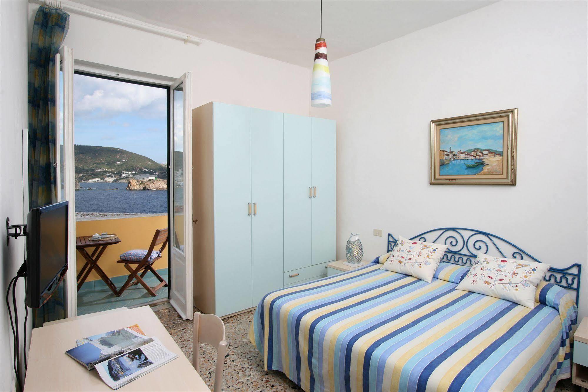 Locanda Mari Ponza Bagian luar foto