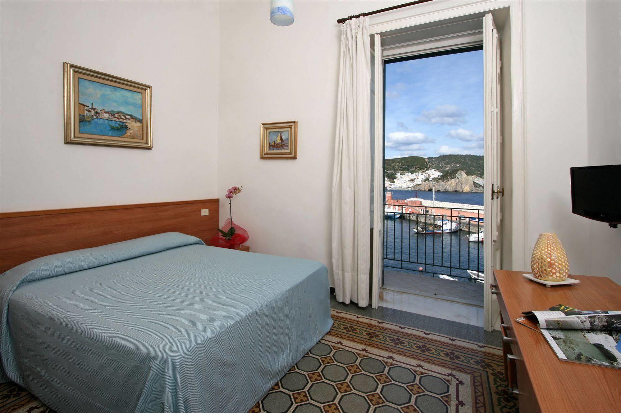 Locanda Mari Ponza Bagian luar foto